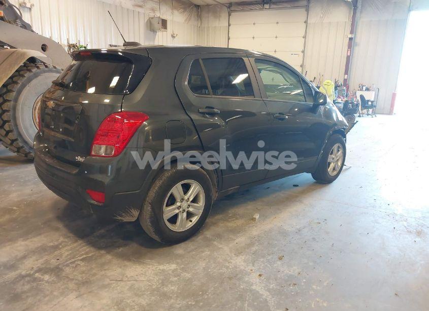 Photo 4 of 2020 Chevrolet Trax FWD LS (VIN 3GNCJKSB5LL197234)