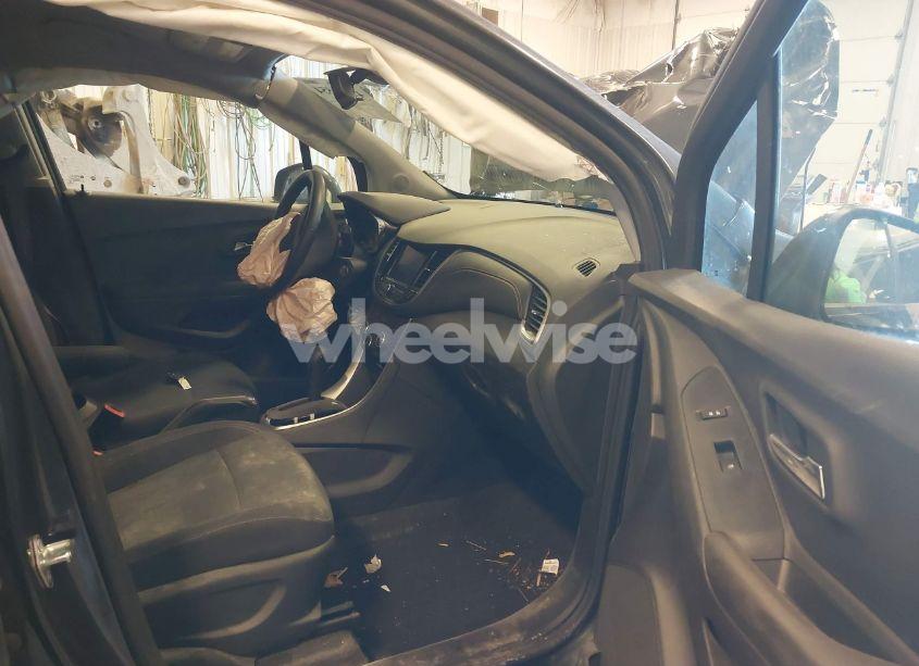 Photo 5 of 2020 Chevrolet Trax FWD LS (VIN 3GNCJKSB5LL197234)