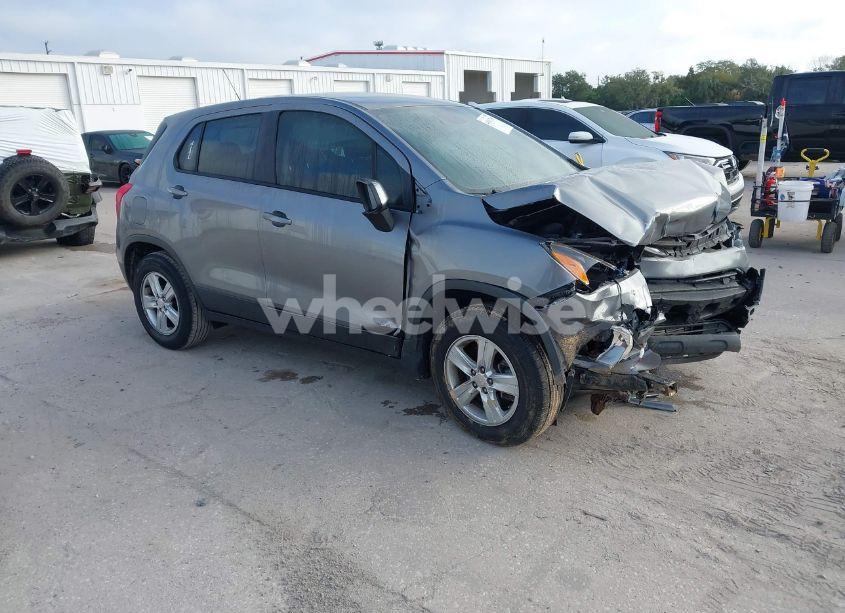 2020 Chevrolet Trax FWD LS (VIN 3GNCJKSB5LL215425) main photo