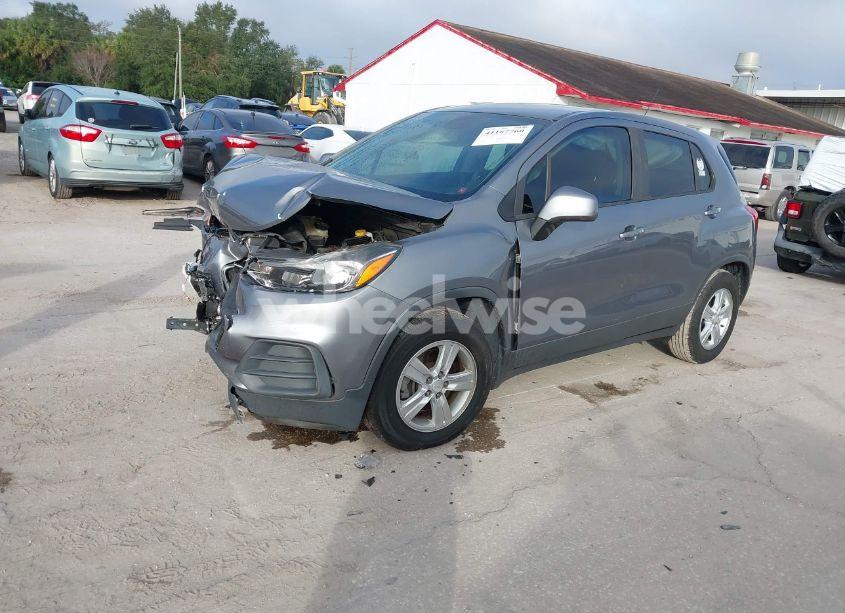 Photo 2 of 2020 Chevrolet Trax FWD LS (VIN 3GNCJKSB5LL215425)
