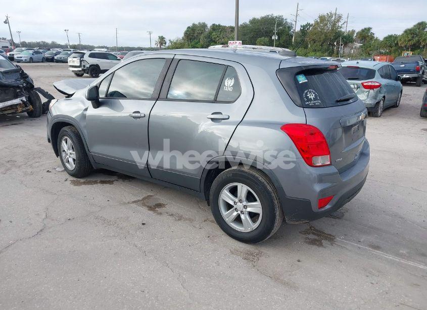 Photo 3 of 2020 Chevrolet Trax FWD LS (VIN 3GNCJKSB5LL215425)
