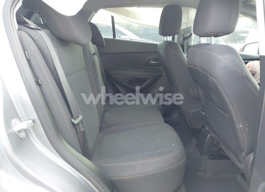 Photo 8 of 2020 Chevrolet Trax FWD LS (VIN 3GNCJKSB5LL215425)