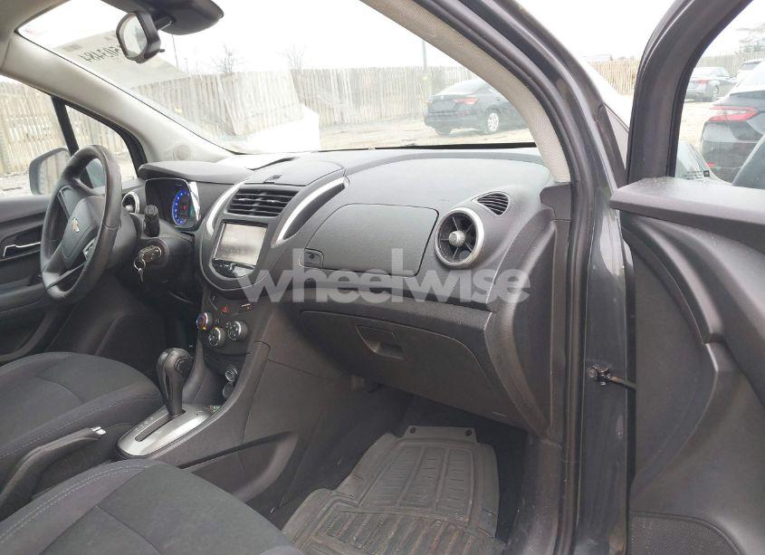 Photo 5 of 2016 Chevrolet Trax 1LS (VIN 3GNCJKSB6GL155712)