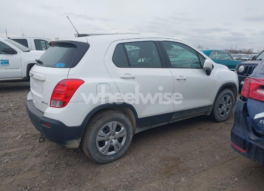 Photo 4 of 2016 Chevrolet Trax 1LS (VIN 3GNCJKSB6GL242509)