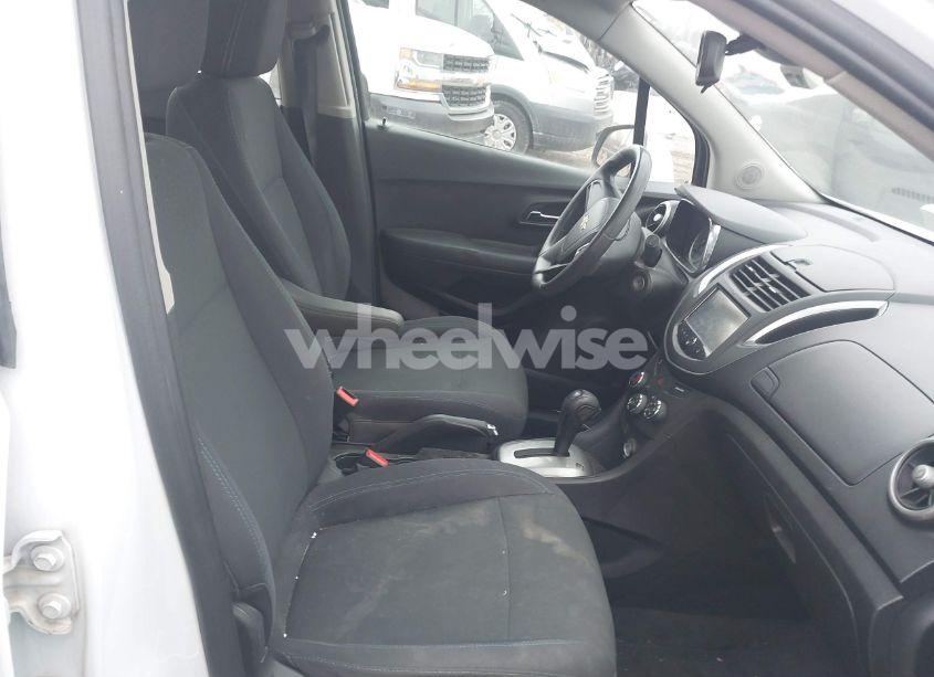 Photo 5 of 2016 Chevrolet Trax 1LS (VIN 3GNCJKSB6GL242509)