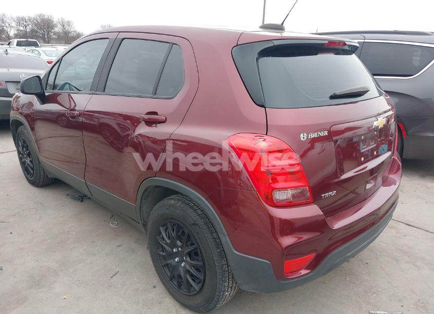 Photo 3 of 2017 Chevrolet Trax LS (VIN 3GNCJKSB6HL185309)