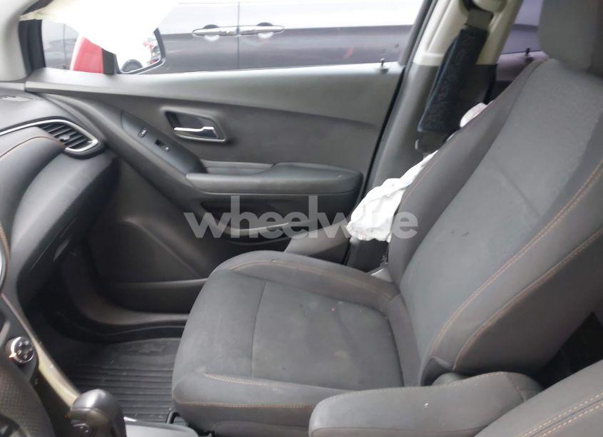 Photo 5 of 2017 Chevrolet Trax LS (VIN 3GNCJKSB6HL185309)