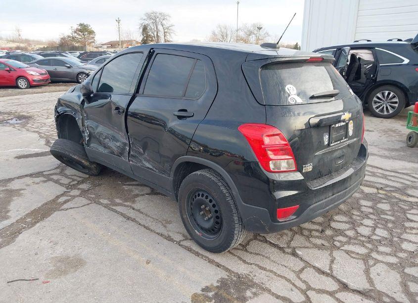 Photo 3 of 2018 Chevrolet Trax LS (VIN 3GNCJKSB6JL173618)