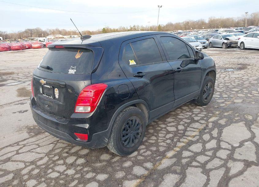 Photo 4 of 2018 Chevrolet Trax LS (VIN 3GNCJKSB6JL173618)