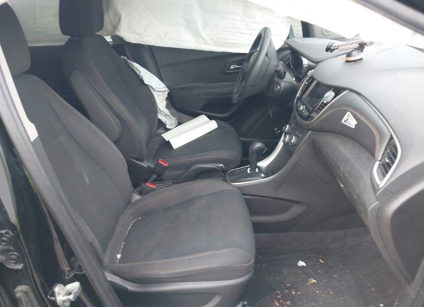 Photo 5 of 2018 Chevrolet Trax LS (VIN 3GNCJKSB6JL173618)