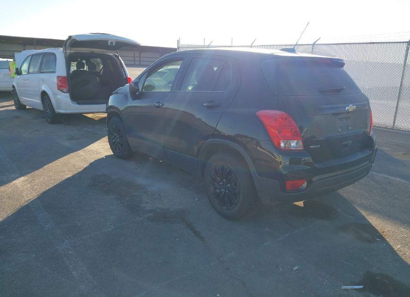 Photo 3 of 2018 Chevrolet Trax LS (VIN 3GNCJKSB6JL349650)