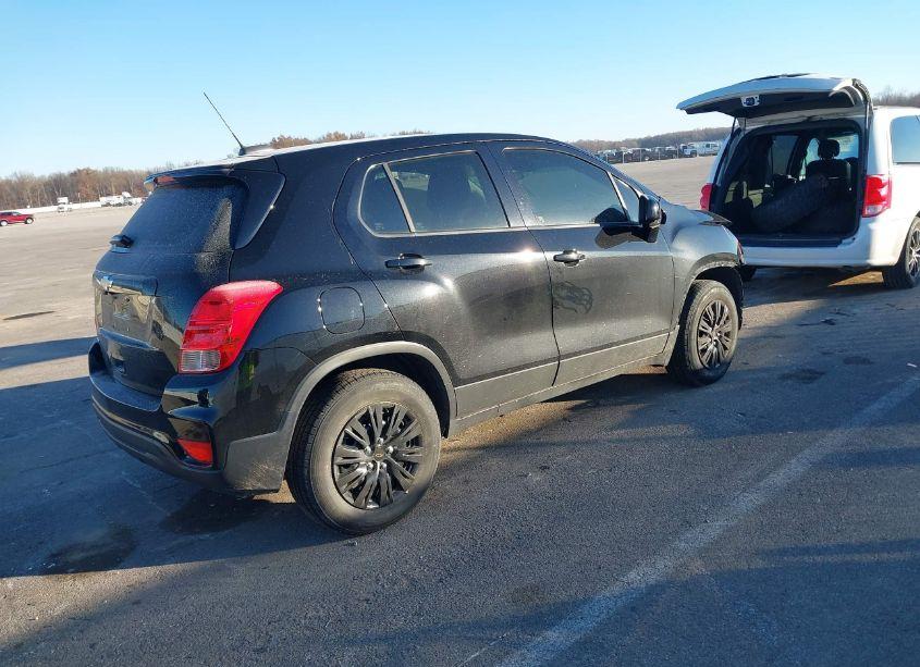 Photo 4 of 2018 Chevrolet Trax LS (VIN 3GNCJKSB6JL349650)