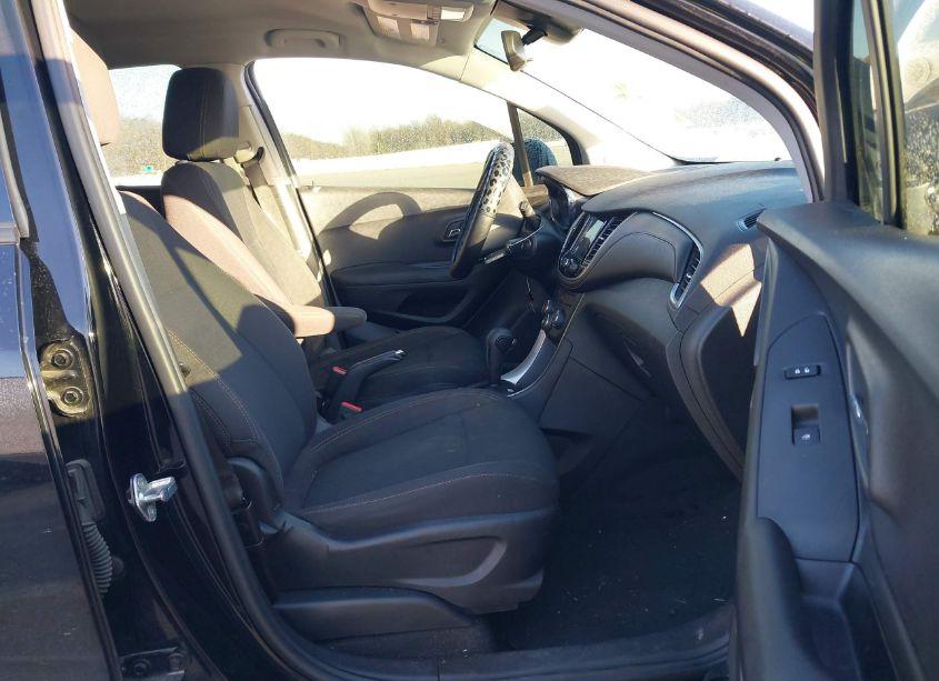 Photo 5 of 2018 Chevrolet Trax LS (VIN 3GNCJKSB6JL349650)