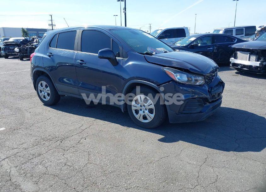 2019 Chevrolet Trax LS (VIN 3GNCJKSB6KL174270) main photo