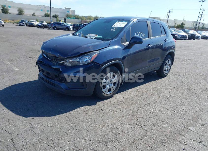 Photo 2 of 2019 Chevrolet Trax LS (VIN 3GNCJKSB6KL174270)