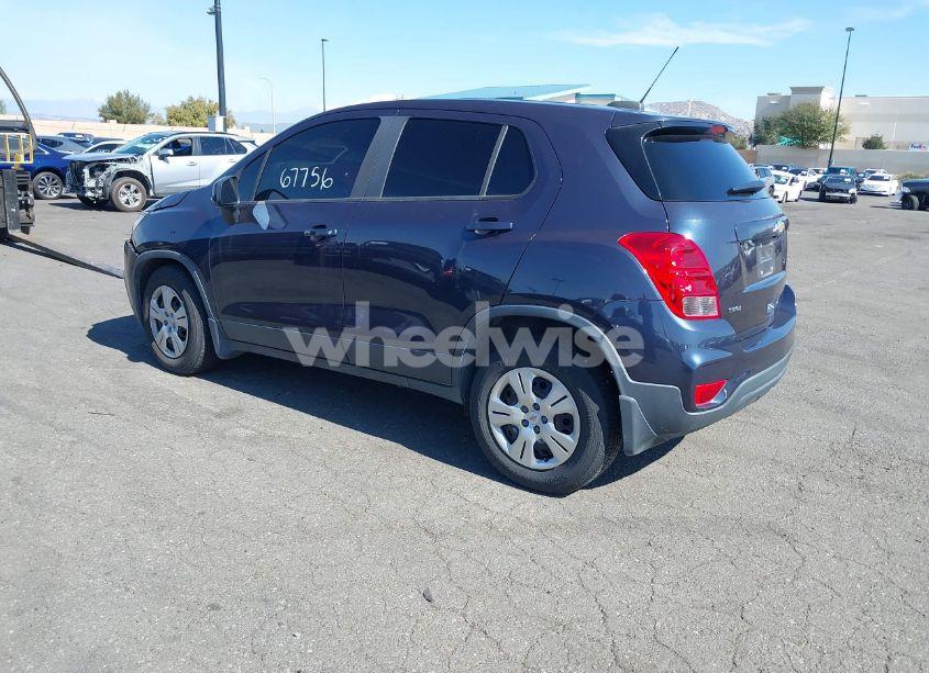 Photo 3 of 2019 Chevrolet Trax LS (VIN 3GNCJKSB6KL174270)