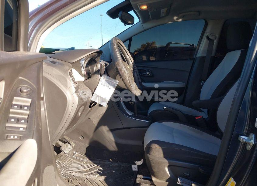 Photo 5 of 2019 Chevrolet Trax LS (VIN 3GNCJKSB6KL174270)