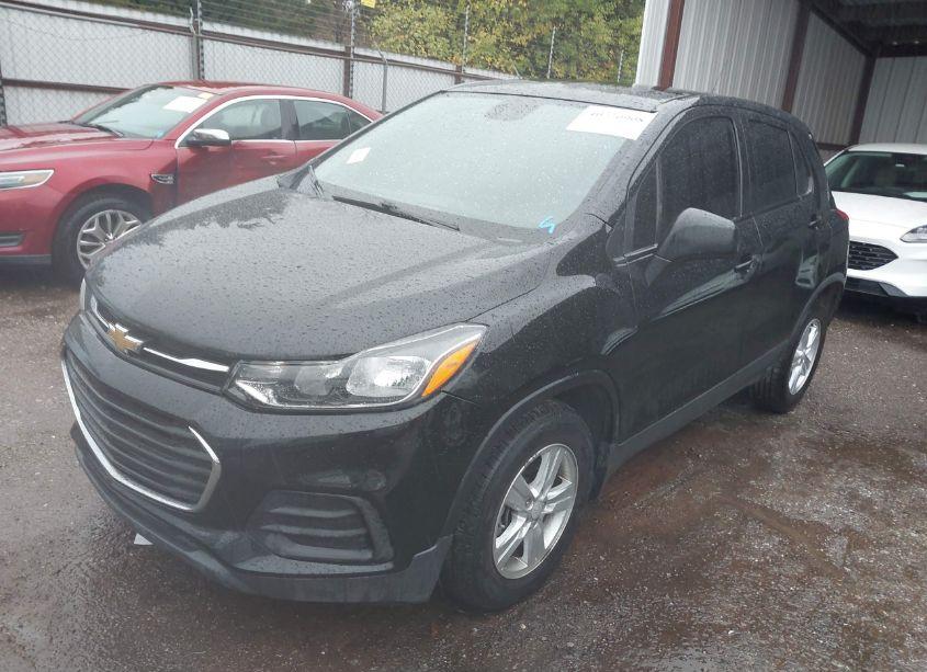 Photo 2 of 2019 Chevrolet Trax LS (VIN 3GNCJKSB6KL223385)