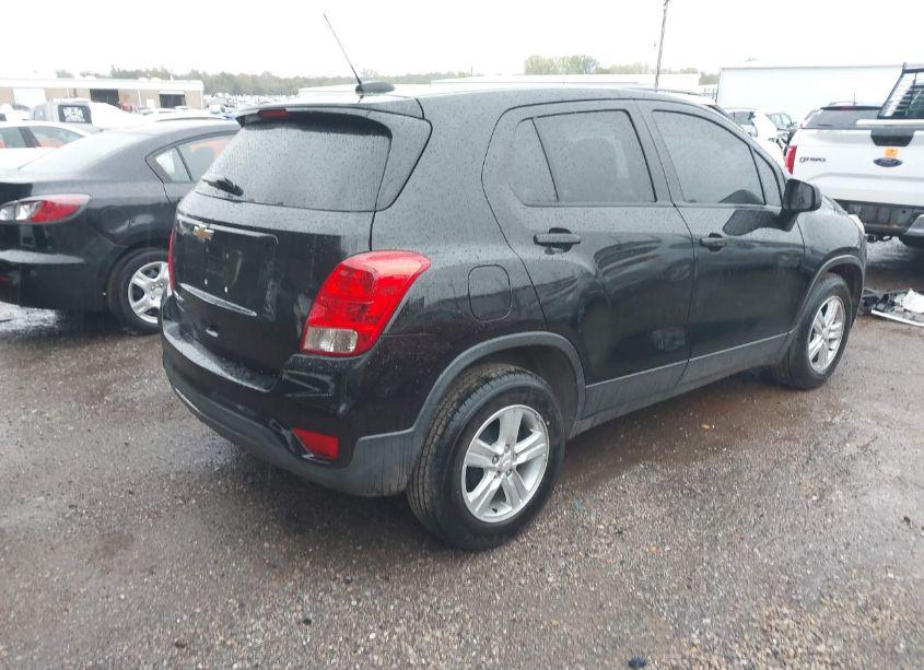Photo 4 of 2019 Chevrolet Trax LS (VIN 3GNCJKSB6KL223385)