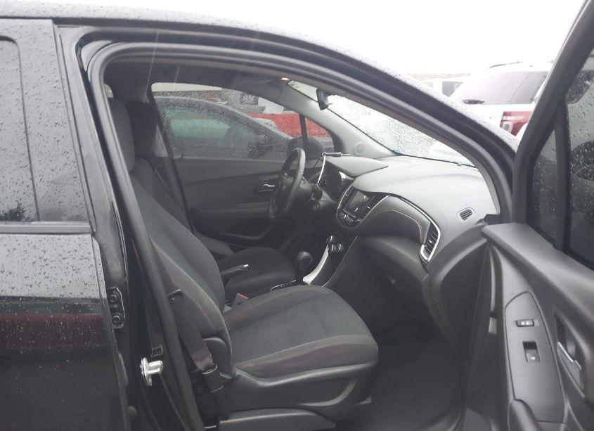 Photo 5 of 2019 Chevrolet Trax LS (VIN 3GNCJKSB6KL223385)