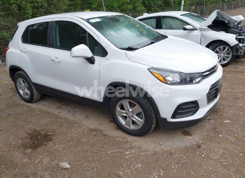 2019 Chevrolet Trax LS (VIN 3GNCJKSB6KL343655) main photo