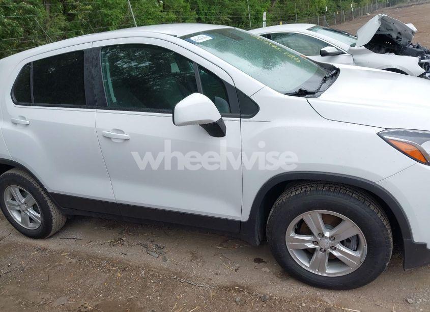 Photo 13 of 2019 Chevrolet Trax LS (VIN 3GNCJKSB6KL343655)