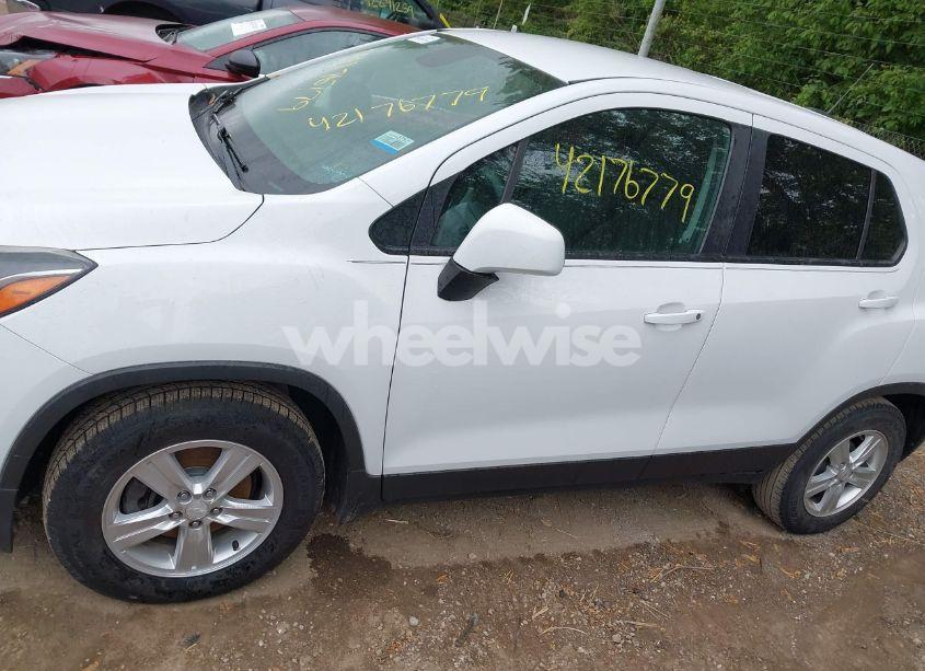 Photo 14 of 2019 Chevrolet Trax LS (VIN 3GNCJKSB6KL343655)