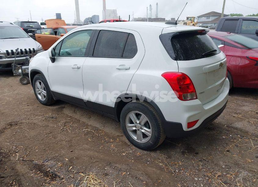 Photo 3 of 2019 Chevrolet Trax LS (VIN 3GNCJKSB6KL343655)