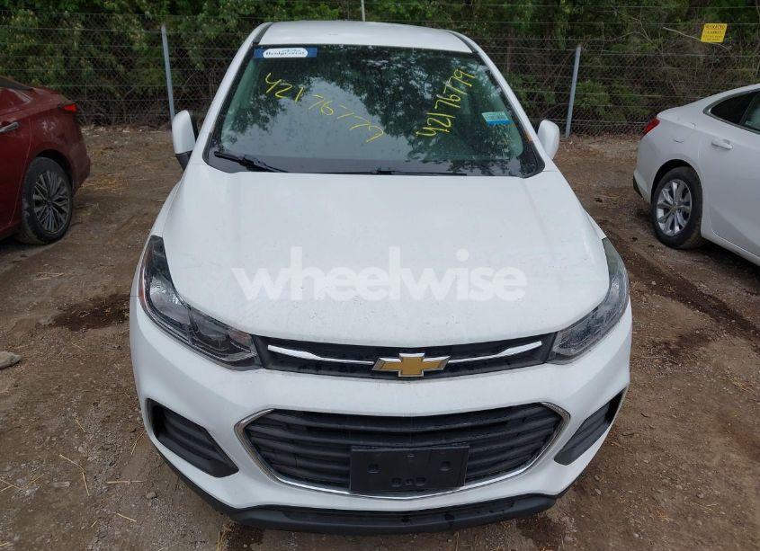 Photo 6 of 2019 Chevrolet Trax LS (VIN 3GNCJKSB6KL343655)