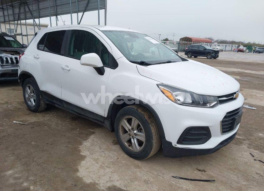 2019 Chevrolet Trax LS (VIN 3GNCJKSB6KL386764) main photo