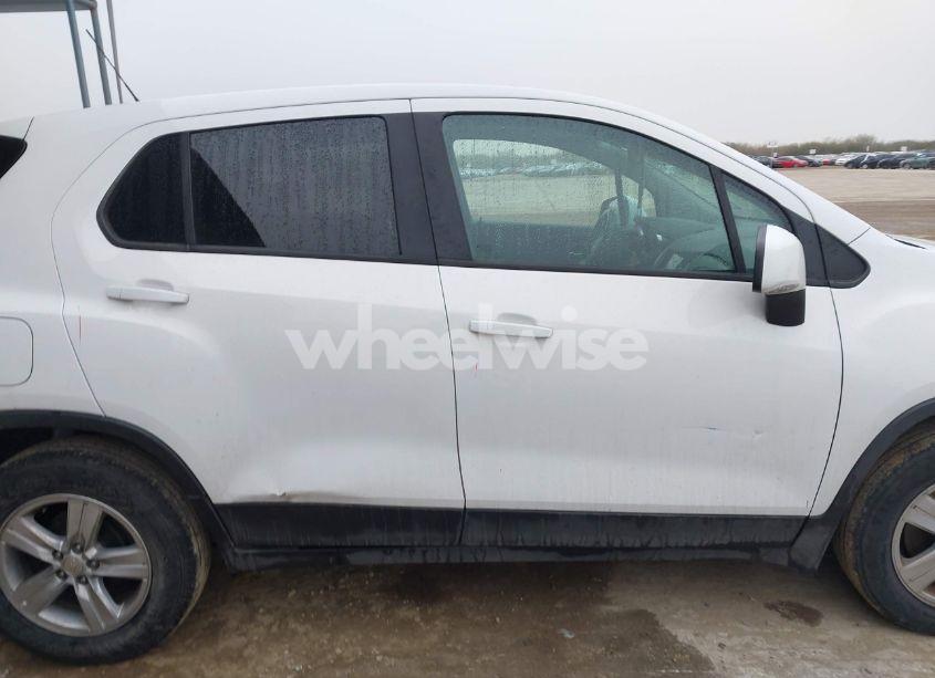 Photo 13 of 2019 Chevrolet Trax LS (VIN 3GNCJKSB6KL386764)