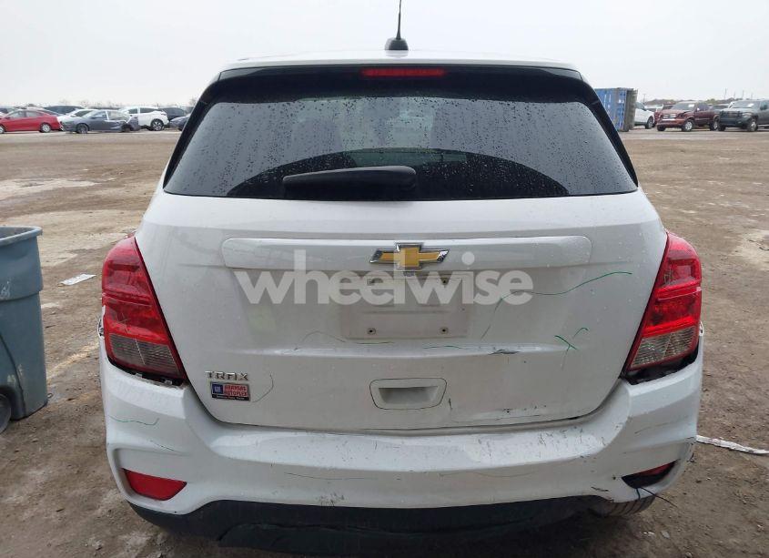 Photo 16 of 2019 Chevrolet Trax LS (VIN 3GNCJKSB6KL386764)