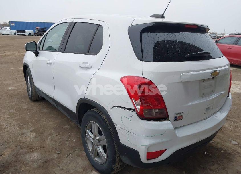 Photo 3 of 2019 Chevrolet Trax LS (VIN 3GNCJKSB6KL386764)