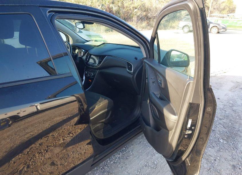 Photo 5 of 2019 Chevrolet Trax LS (VIN 3GNCJKSB6KL386859)