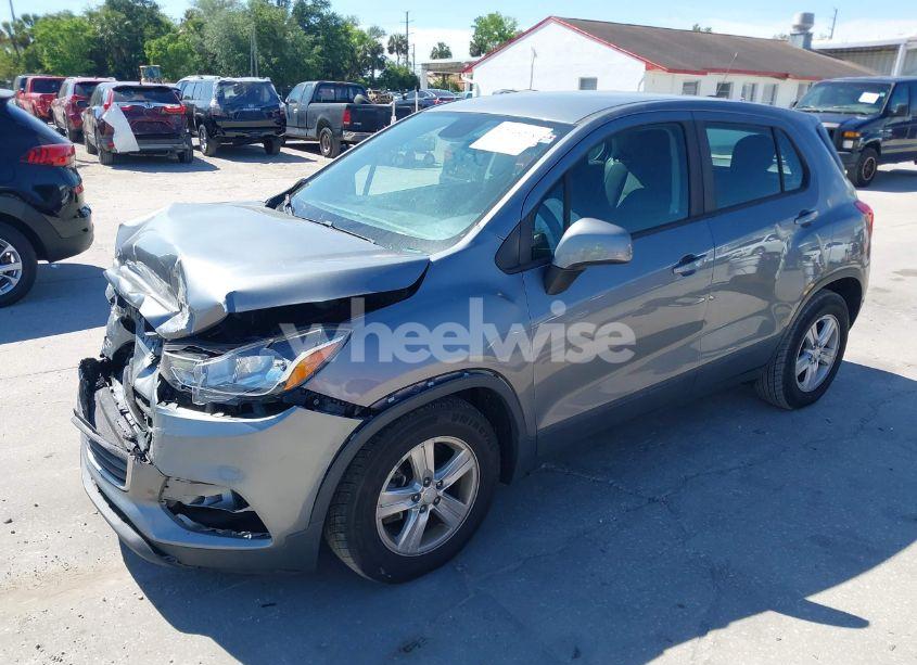Photo 2 of 2020 Chevrolet Trax FWD LS (VIN 3GNCJKSB6LL188249)