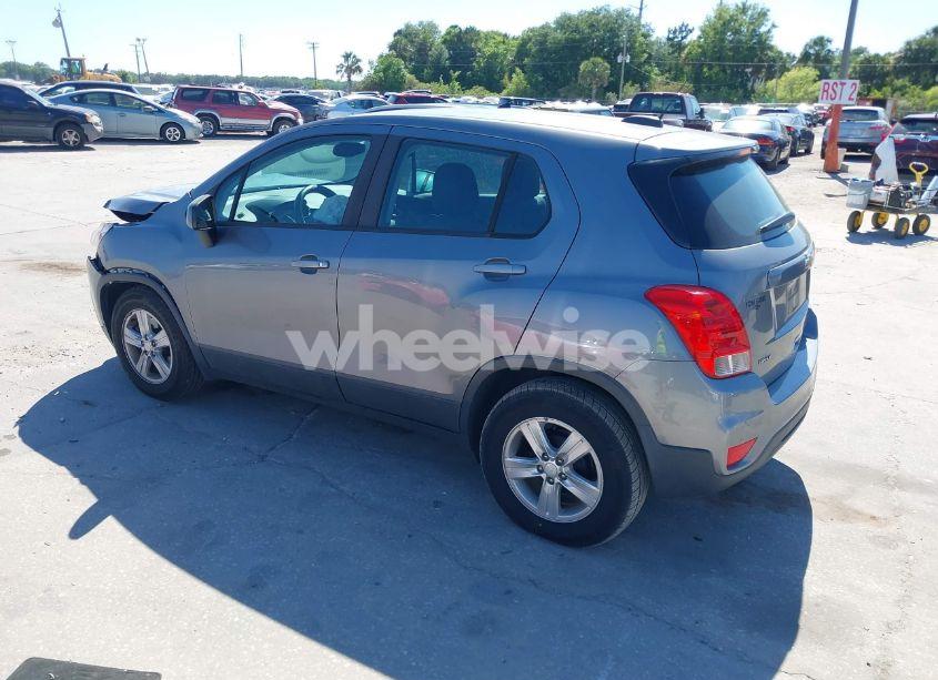 Photo 3 of 2020 Chevrolet Trax FWD LS (VIN 3GNCJKSB6LL188249)