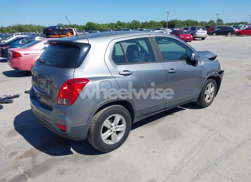 Photo 4 of 2020 Chevrolet Trax FWD LS (VIN 3GNCJKSB6LL188249)