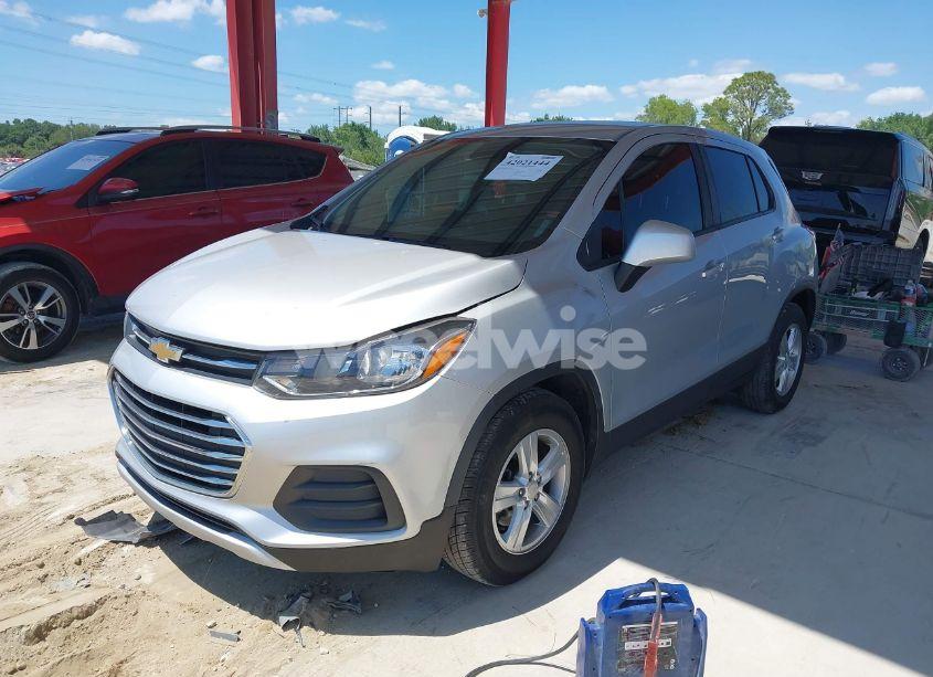 Photo 2 of 2020 Chevrolet Trax FWD LS (VIN 3GNCJKSB6LL213456)