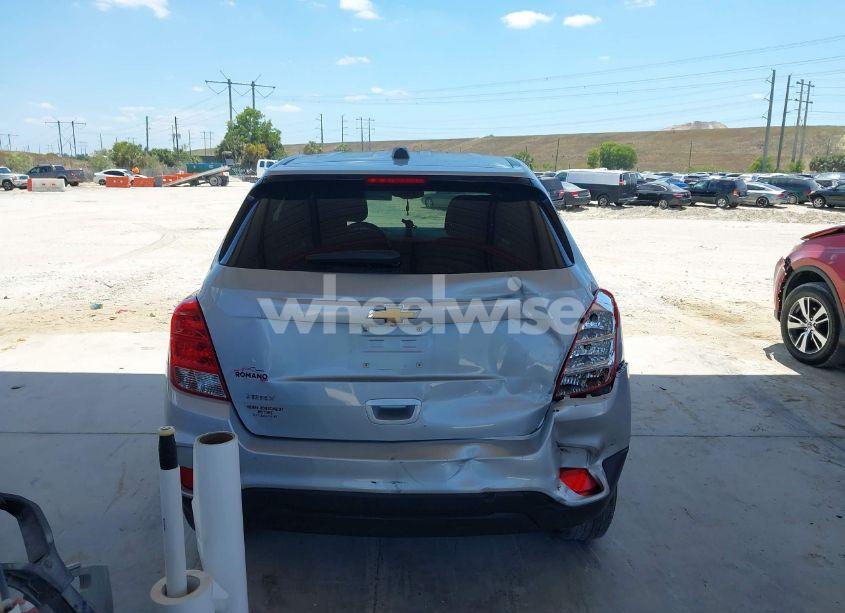 Photo 6 of 2020 Chevrolet Trax FWD LS (VIN 3GNCJKSB6LL213456)