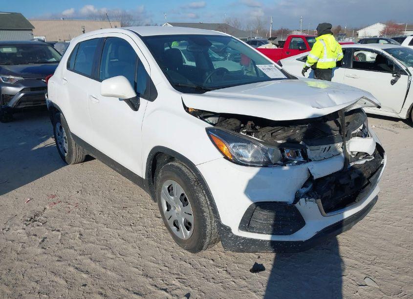 2017 Chevrolet Trax LS (VIN 3GNCJKSB7HL148933) main photo
