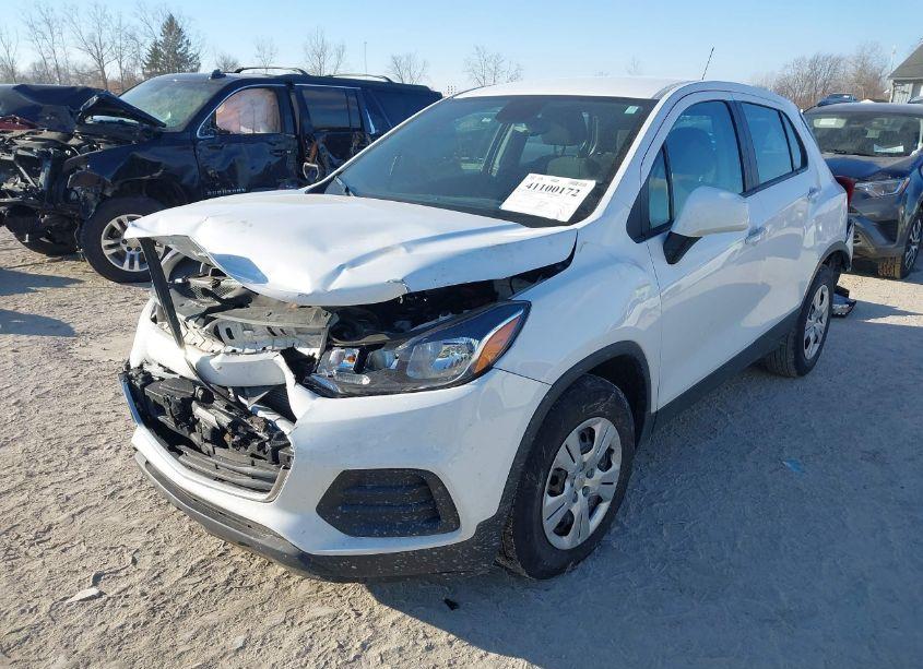 Photo 2 of 2017 Chevrolet Trax LS (VIN 3GNCJKSB7HL148933)