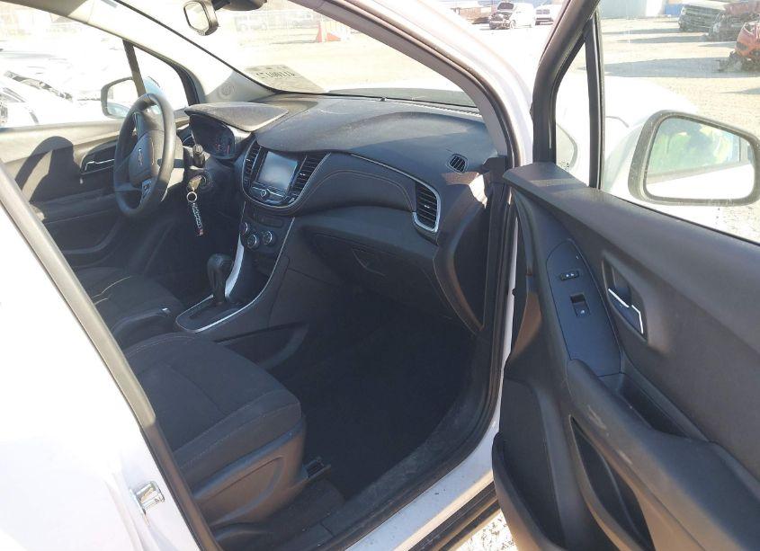 Photo 5 of 2017 Chevrolet Trax LS (VIN 3GNCJKSB7HL148933)