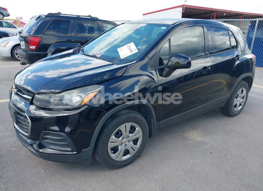 Photo 2 of 2017 Chevrolet Trax LS (VIN 3GNCJKSB7HL267940)