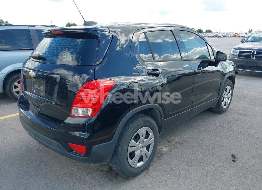 Photo 4 of 2017 Chevrolet Trax LS (VIN 3GNCJKSB7HL267940)