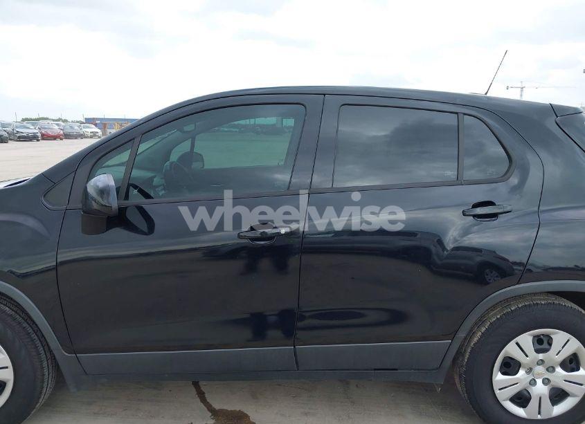 Photo 14 of 2018 Chevrolet Trax LS (VIN 3GNCJKSB7JL168881)