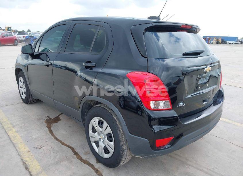 Photo 3 of 2018 Chevrolet Trax LS (VIN 3GNCJKSB7JL168881)