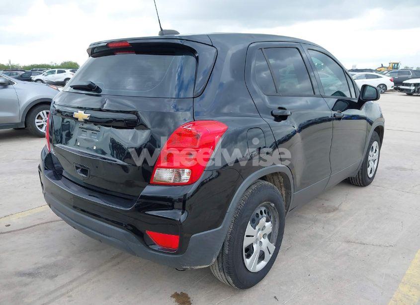 Photo 4 of 2018 Chevrolet Trax LS (VIN 3GNCJKSB7JL168881)