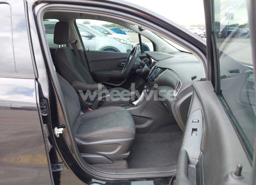 Photo 5 of 2018 Chevrolet Trax LS (VIN 3GNCJKSB7JL168881)