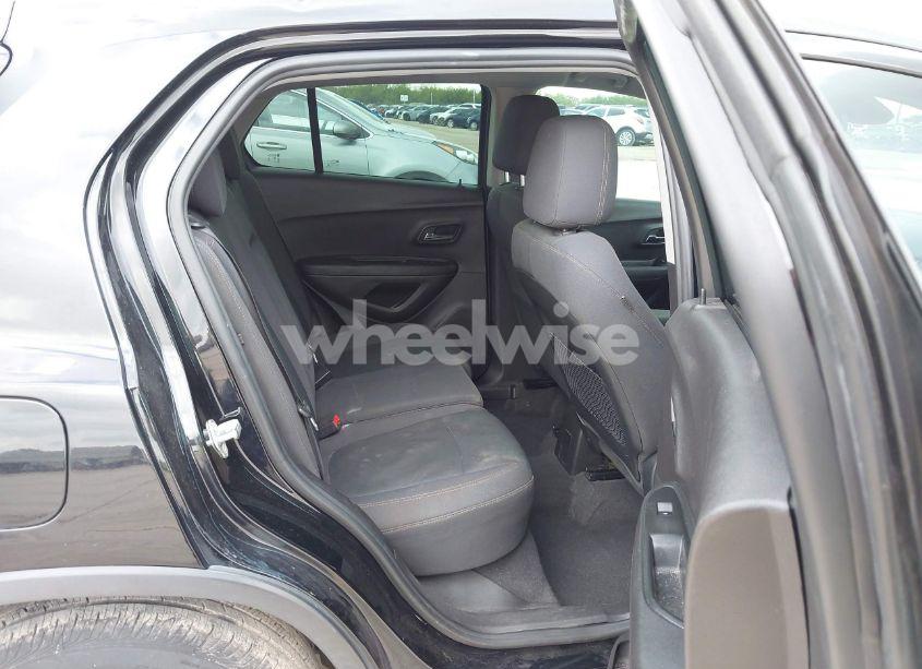 Photo 8 of 2018 Chevrolet Trax LS (VIN 3GNCJKSB7JL168881)