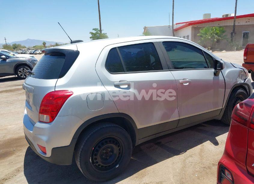 Photo 13 of 2018 Chevrolet Trax LS (VIN 3GNCJKSB7JL222499)